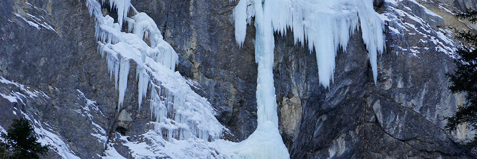 klettern an gefrorenen Wasserfällen